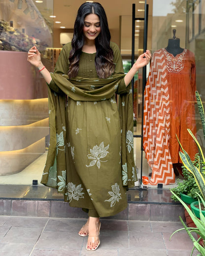 GoSriKi Women's Anarkali Kurta Set with Trousers & Dupatta, Mehandi, Size 44, Model Gangori Wine-GS