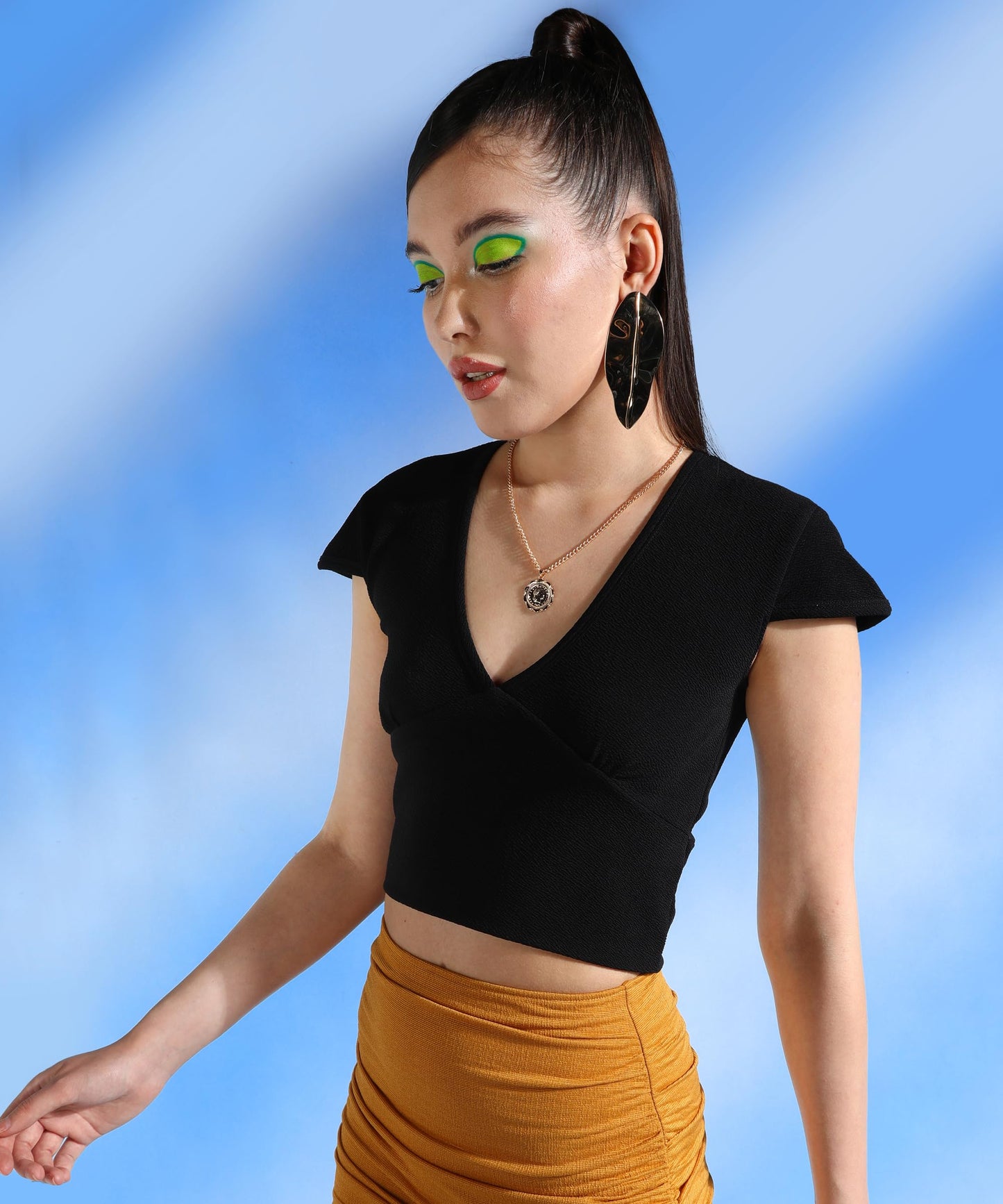 POPWINGS Women Casual Self Design Black Deep V Neck Mega Sleeve Crop Top