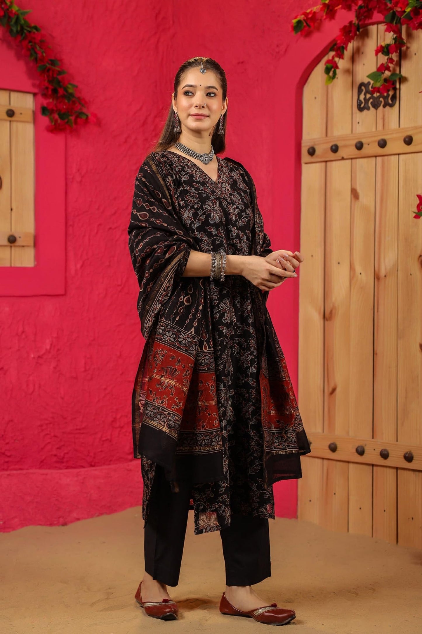 Kalaanj Women's Rayon Blend Kurta Set