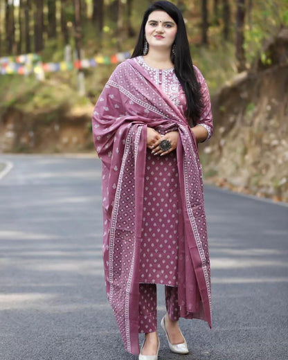 Suppar Sleave Round Straight Kurta Pant Duppatta Set/Printed Long Kurta With Pant Dupatta Beautiful Embroidred Neck Reyon Womens