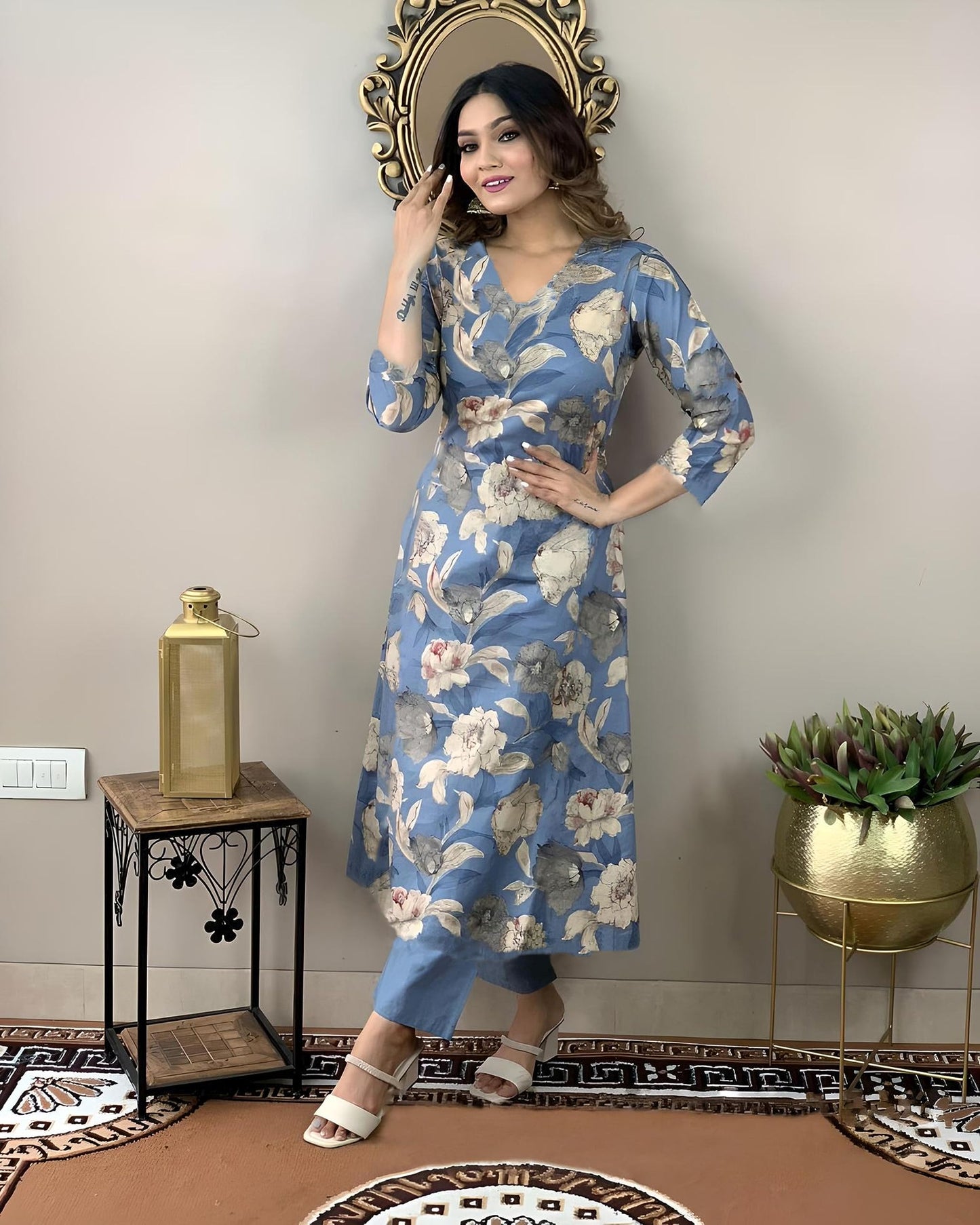 ANNI DESIGNER Women's Rayon Floral Straight Kurta with Pant