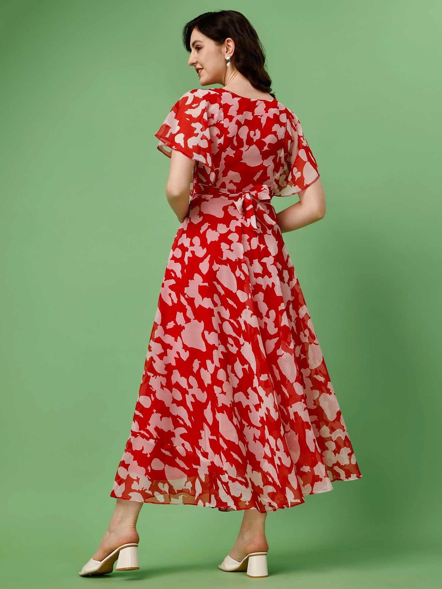 Fashion2Wear WomenS Georgette Floral Printed Flared Stylish Gown With Belle Sleeves