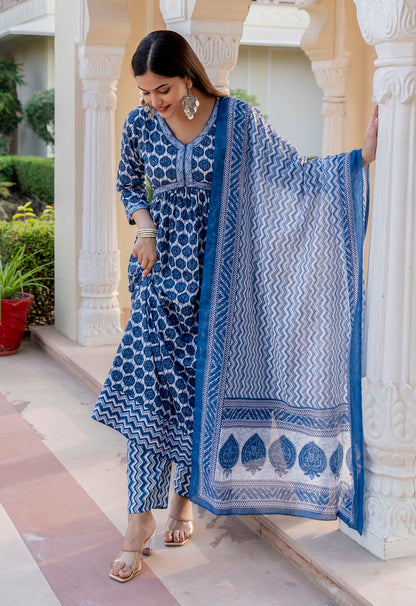 KLOSIA Women Printed Kurta and Pant Set with Dupattas