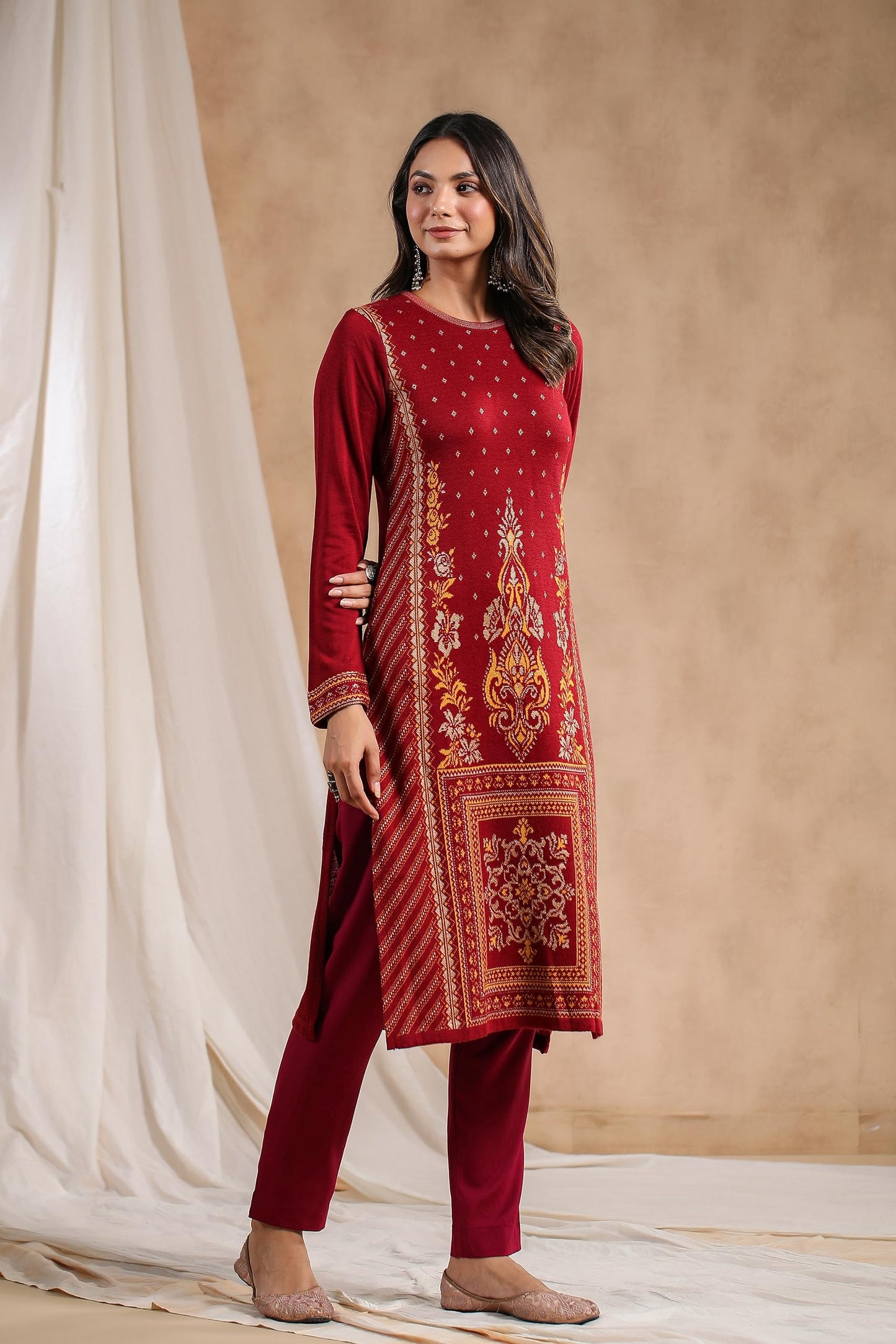 Ishin WomenS Maroon Jacquard Style Ethnic Motifs Straight Winterwear Kurta