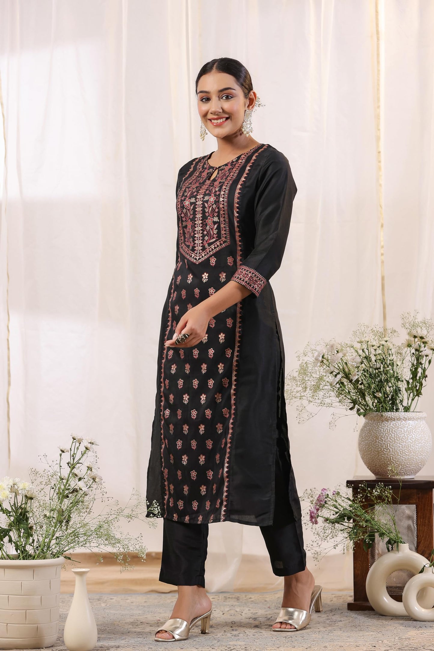 ishin Women's Black Ethnic Motifs Foil Print Straight Kurta with Trousers