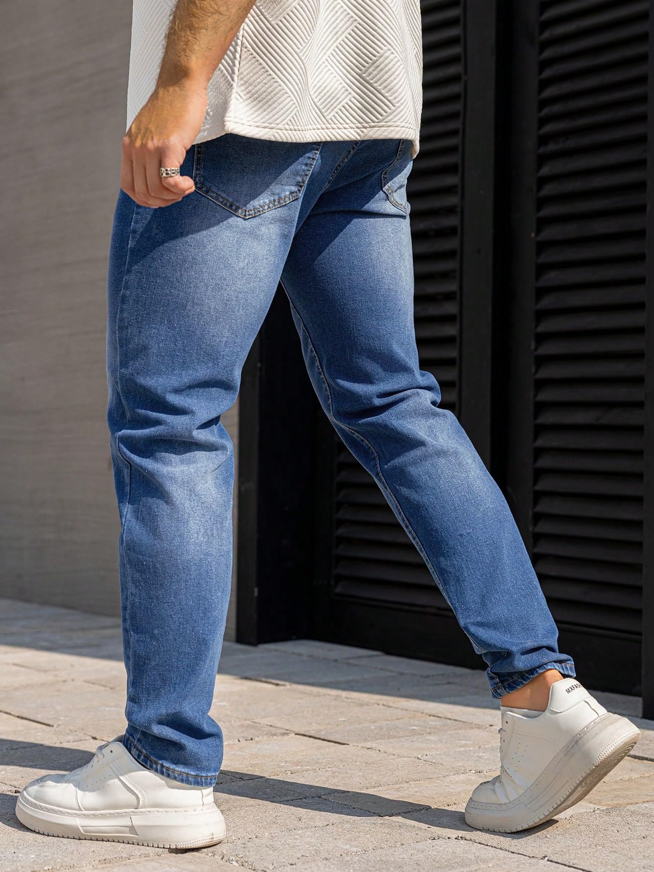 AVANOVA Mens Classic Medium Blue Gradient Casual Denim Jeans Tapered Straight Leg Long Distressed Light Jean Cargo, Straight-Le