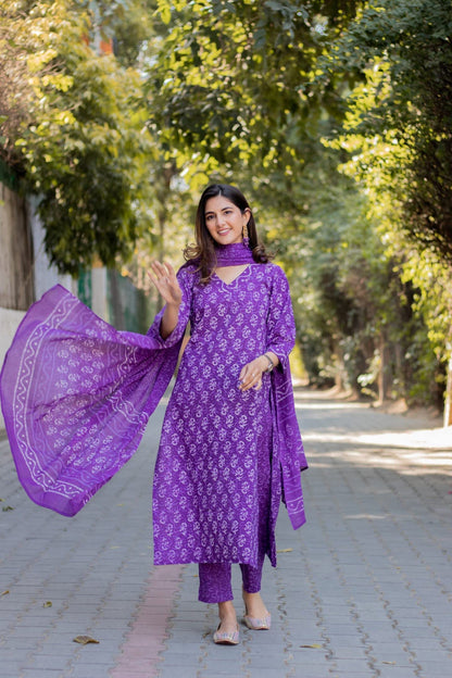 Gosriki WomenS Rayon Blend Printed Straight Kurta With Pant & Dupatta (Feedback-Begani-Gs_M_Purple_Medium)