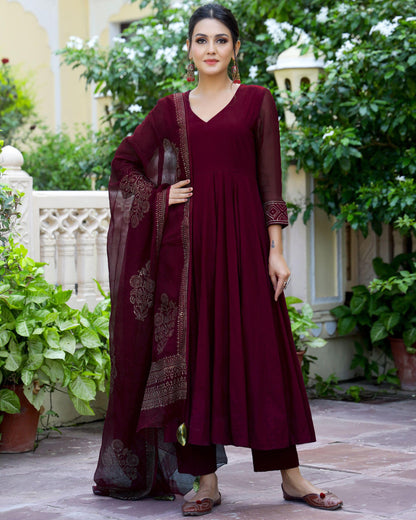 Gosriki WomenS Cotton Blend Solid Anarkali Kurta With Pant & Dupatta (Magic-Wine-Gs_L_Wine_Large)