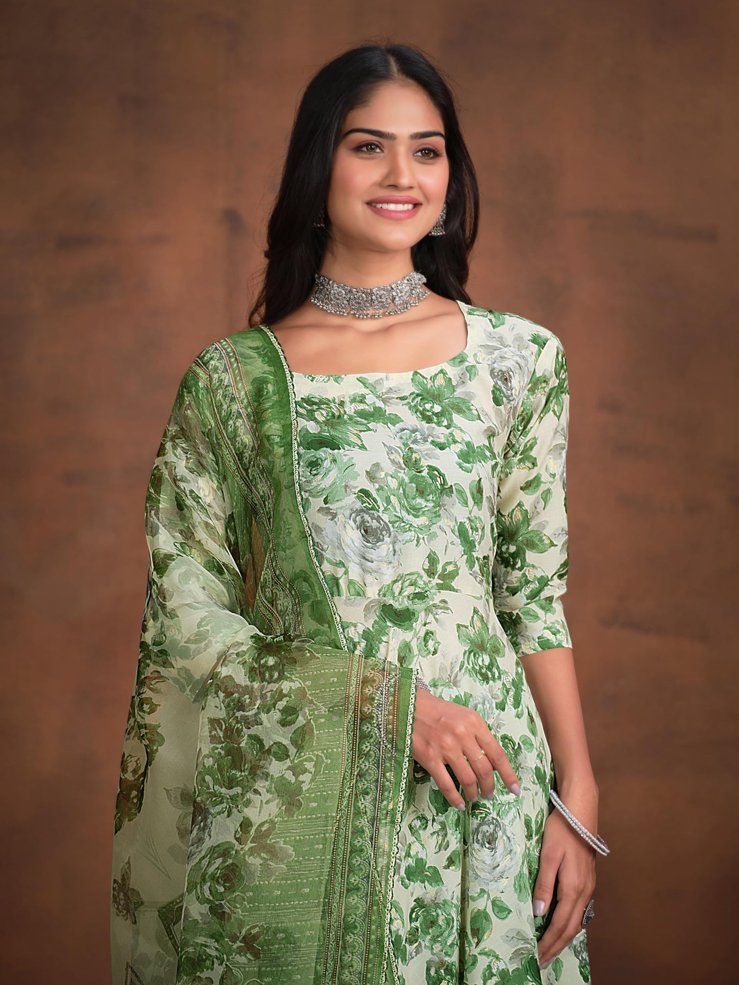 ishin Women'S Ethnic Green Floral Print Cotton Blend Kurta Set With Dupatta