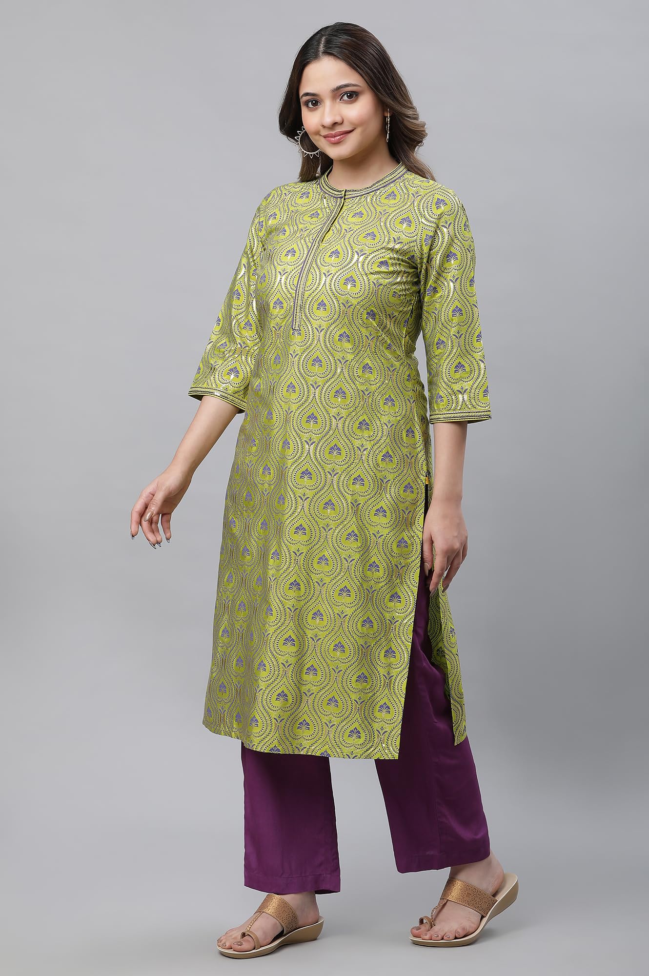 Aurelia WomenS Green Embroidered Festive Kurta In Floral Print