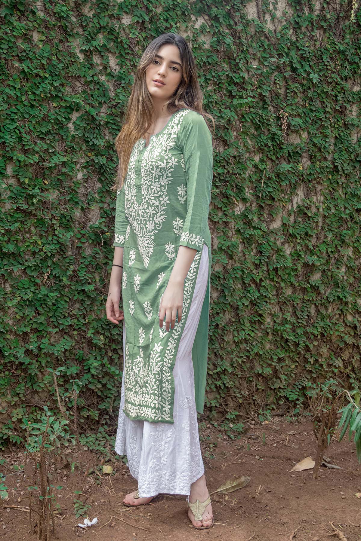 GoSriKi Women's Embroidered Kurta - Rayon Blend, Straight Cut, Large, Green, Model: Victoria Purple-GS