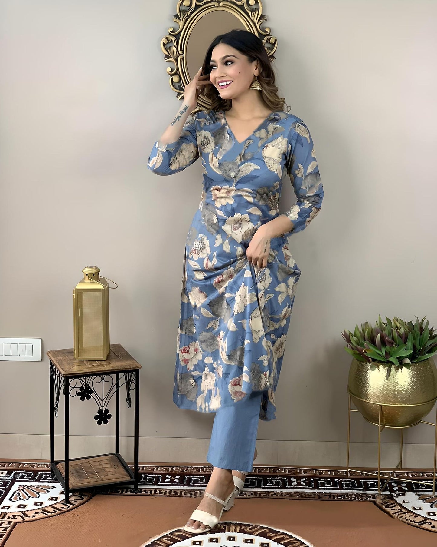 ANNI DESIGNER Women's Rayon Floral Straight Kurta with Pant
