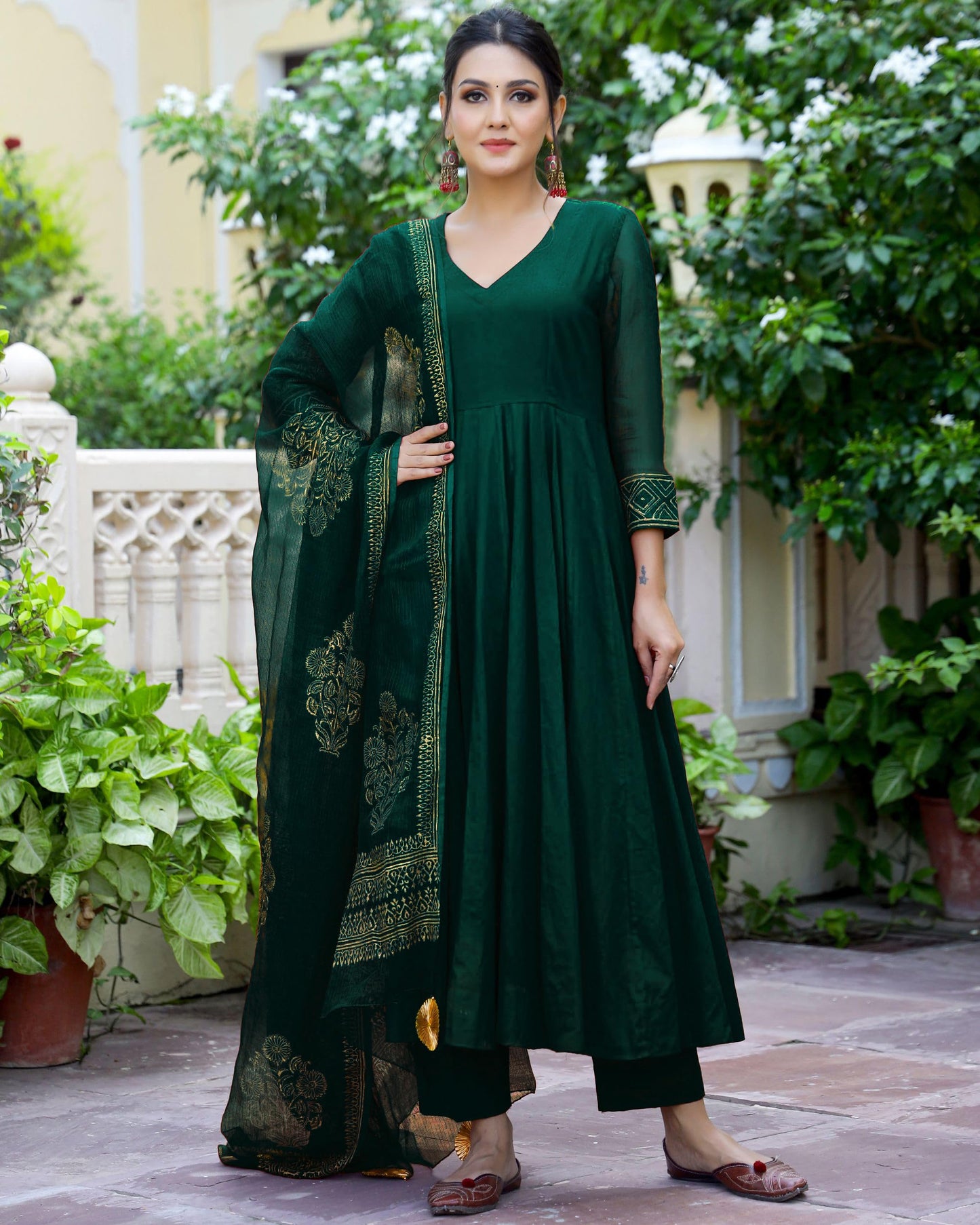 Gosriki WomenS Cotton Blend Solid Anarkali Kurta With Pant & Dupatta (Magic-Green-Gs_L_Green_Large)