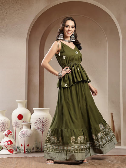 Stylum Womens Green Bandhej Printed Rayon Short Peplum Top With Skirt