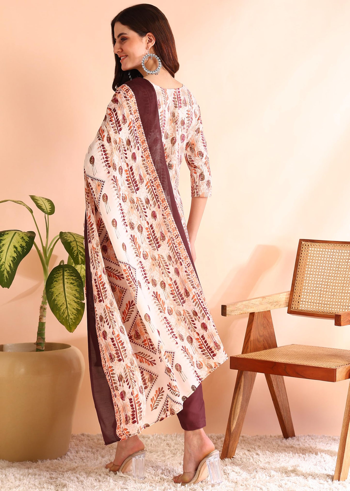 Memore WomenS Poly Rayon Floral Printed Kurta Pant Dupatta Set With V Neck 3/4 Sleeves Straight Calf Length And Soild Bottom El