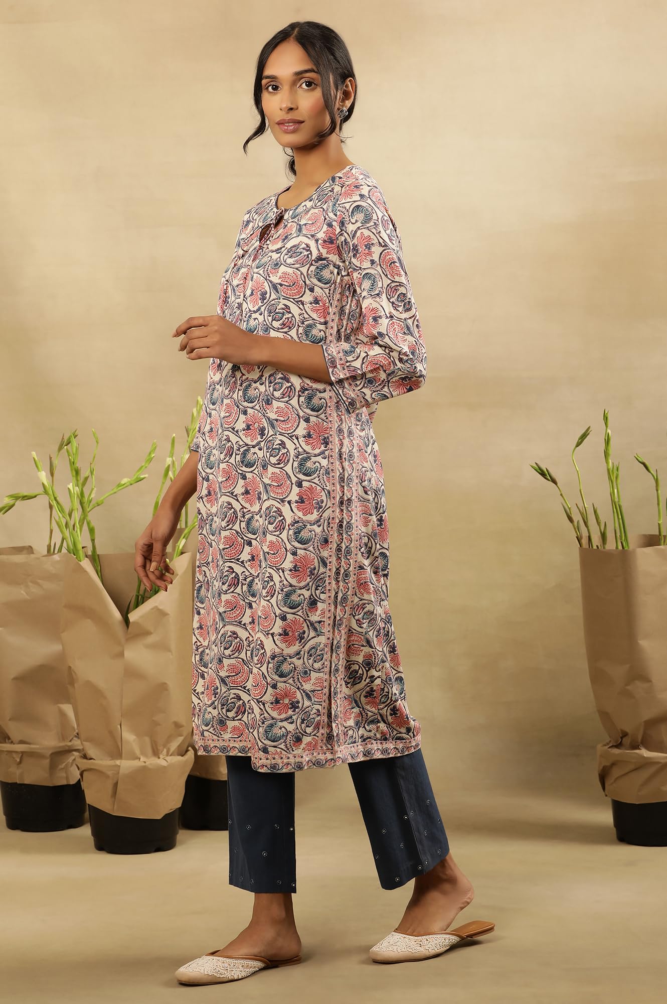 Folksong by W Women Off White Floral Print Viscose Straight Kurta