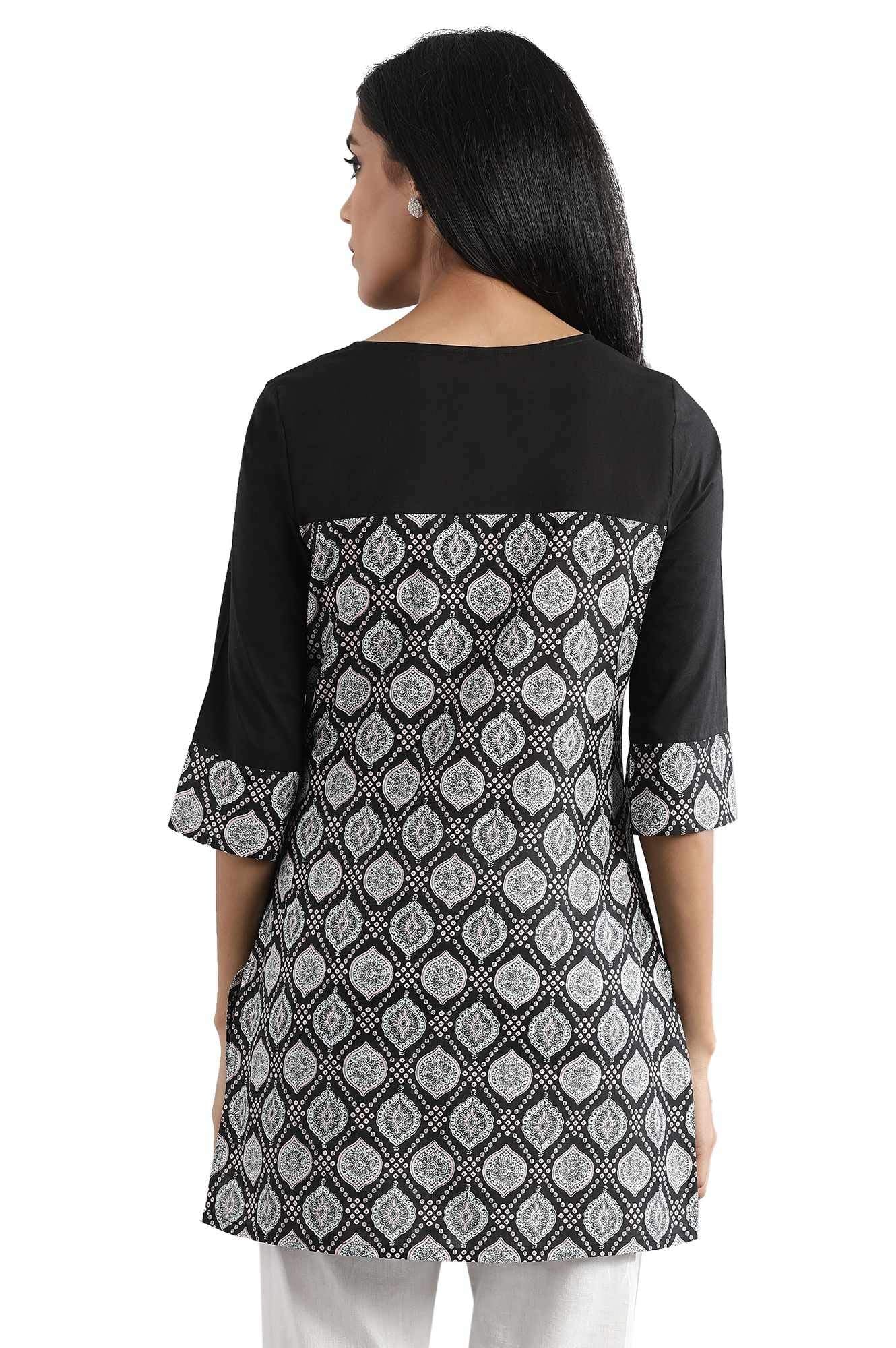 Aurelia Women's Cotton Black Floral Round Neck Straight Kurti