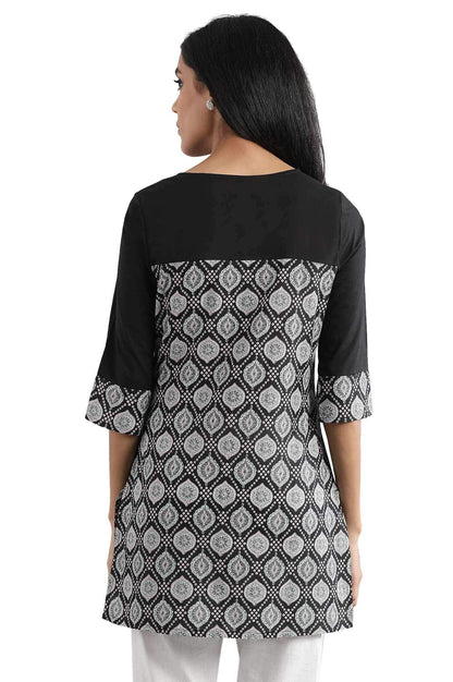 Aurelia Women's Cotton Black Floral Round Neck Straight Kurti
