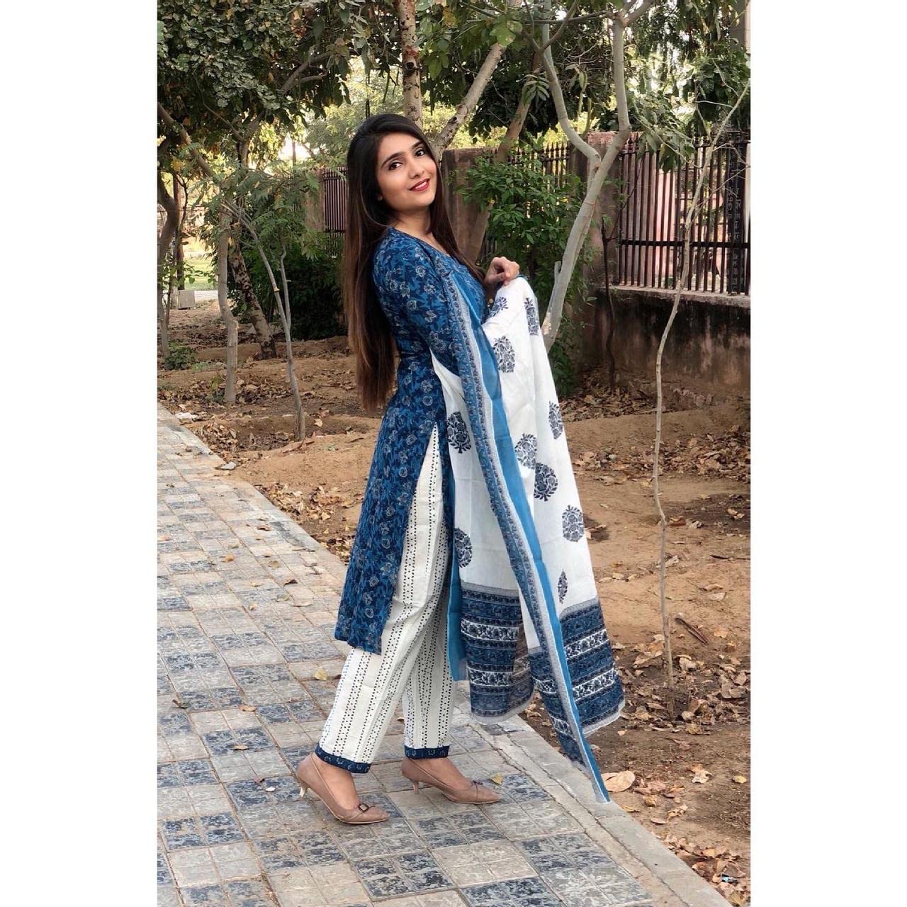 Nermosa Women Floral Printed Kurta And Pant Set With Dupatta (Large)