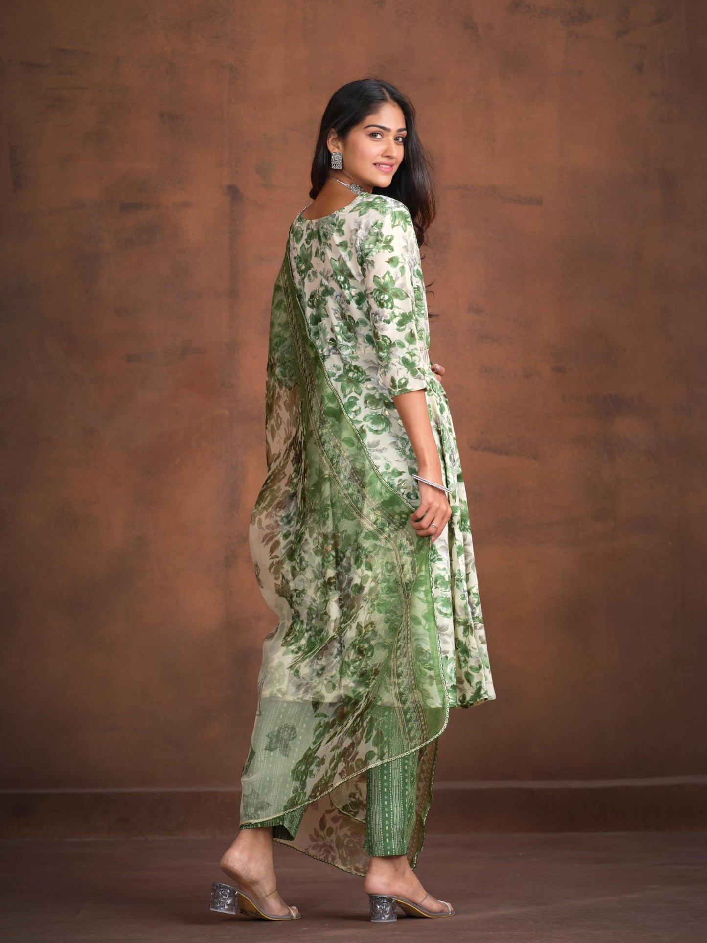 ishin Women'S Ethnic Green Floral Print Cotton Blend Kurta Set With Dupatta