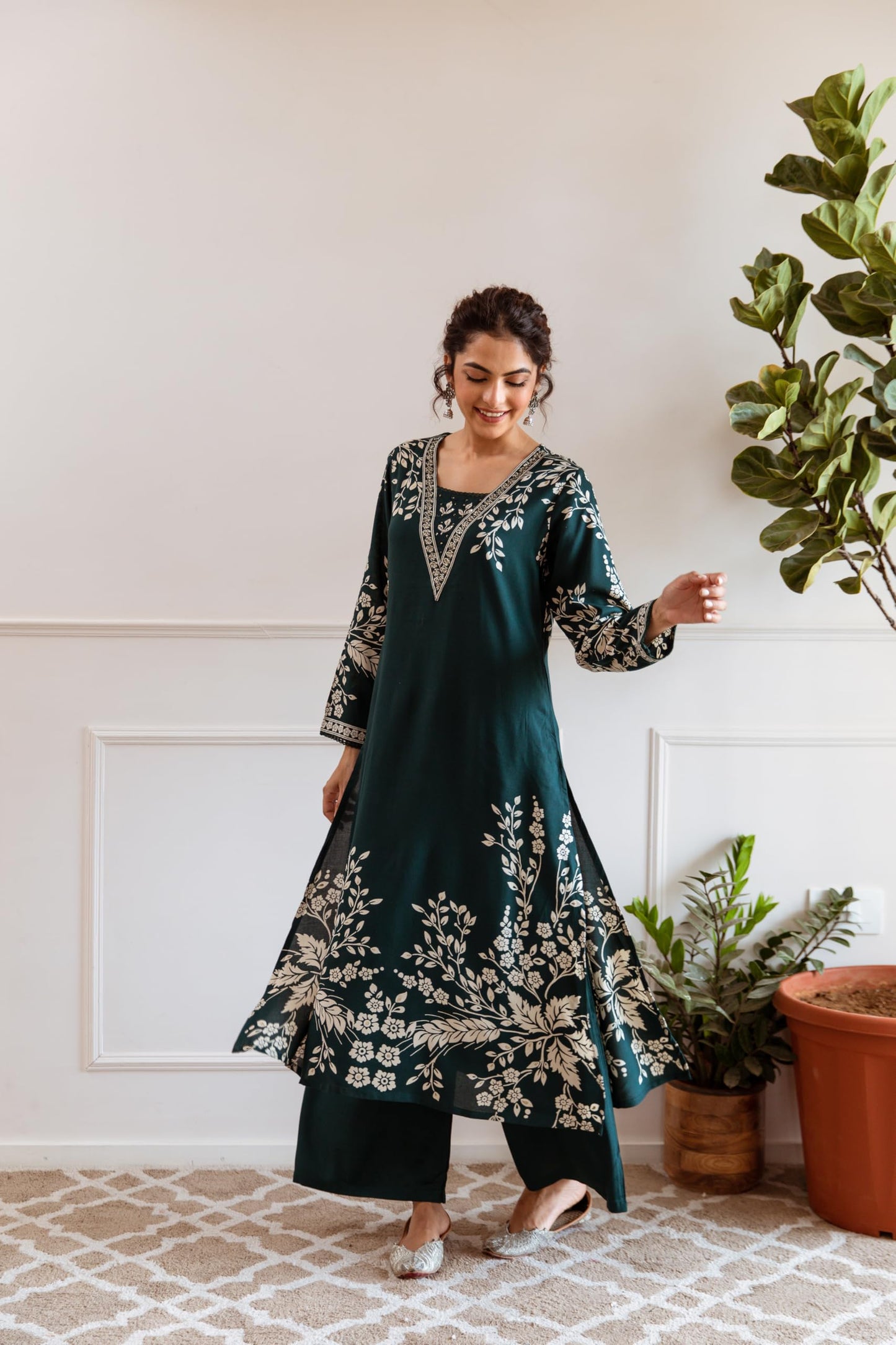 ishin Green Rayon Floral Printed Kurta with Solid Pants