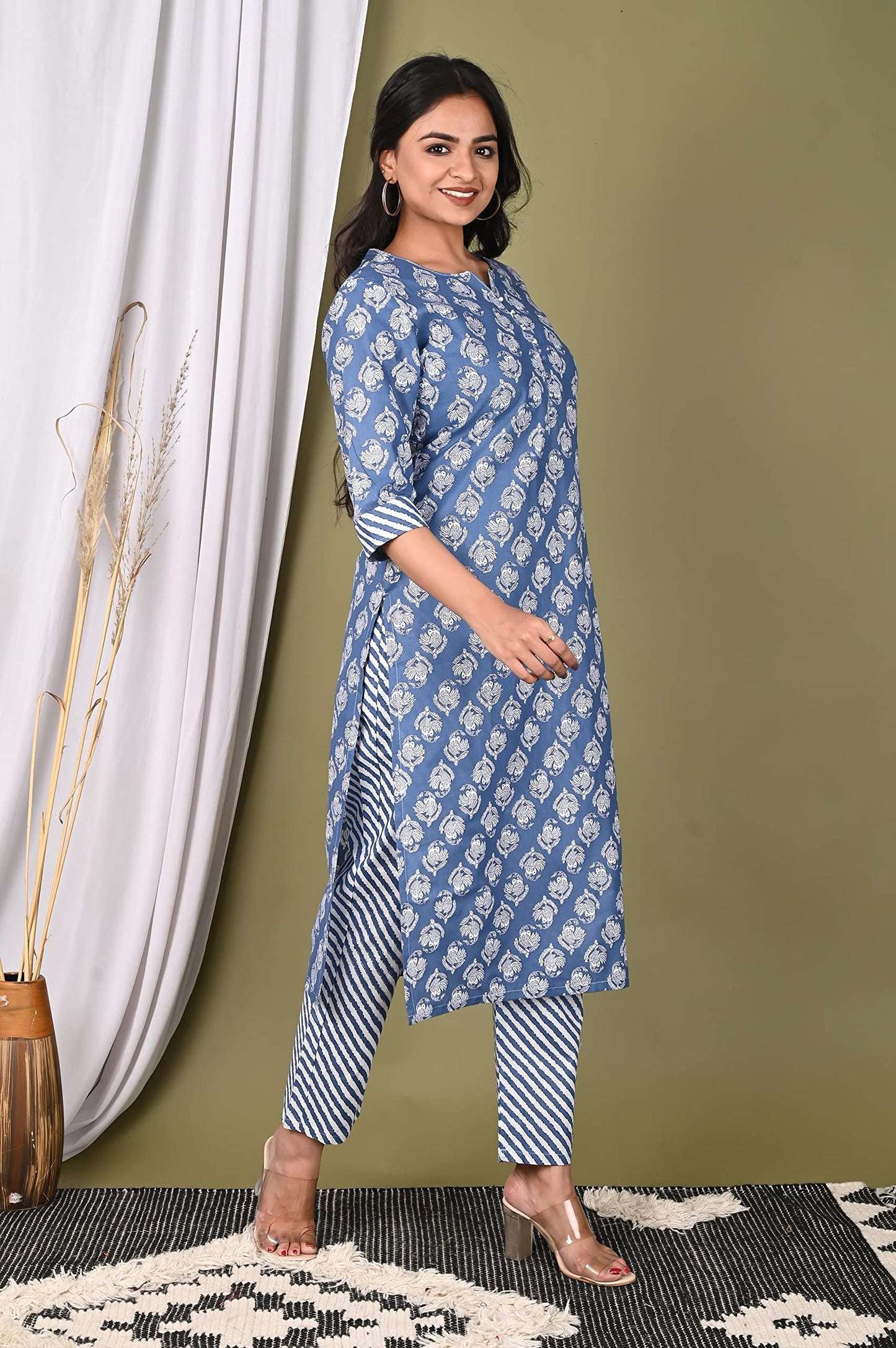 GoSriKi Women's Cotton Blend Straight Printed Kurta with Pant (Funki-GO)