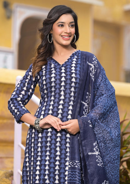 KLOSIA Women Shibori Printed Kurta and Pant Set with Dupatta