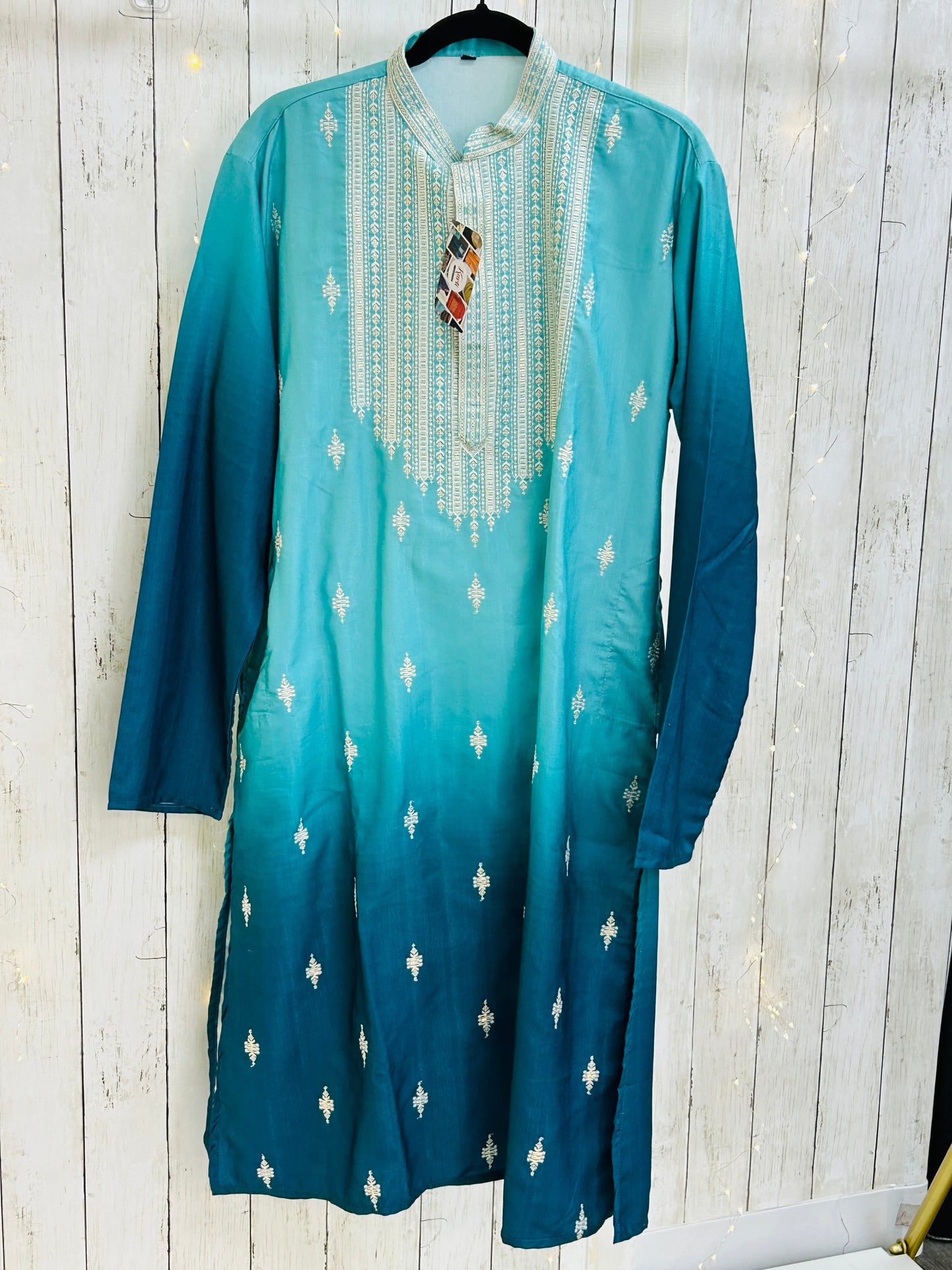 Embroidered kurta set for men
