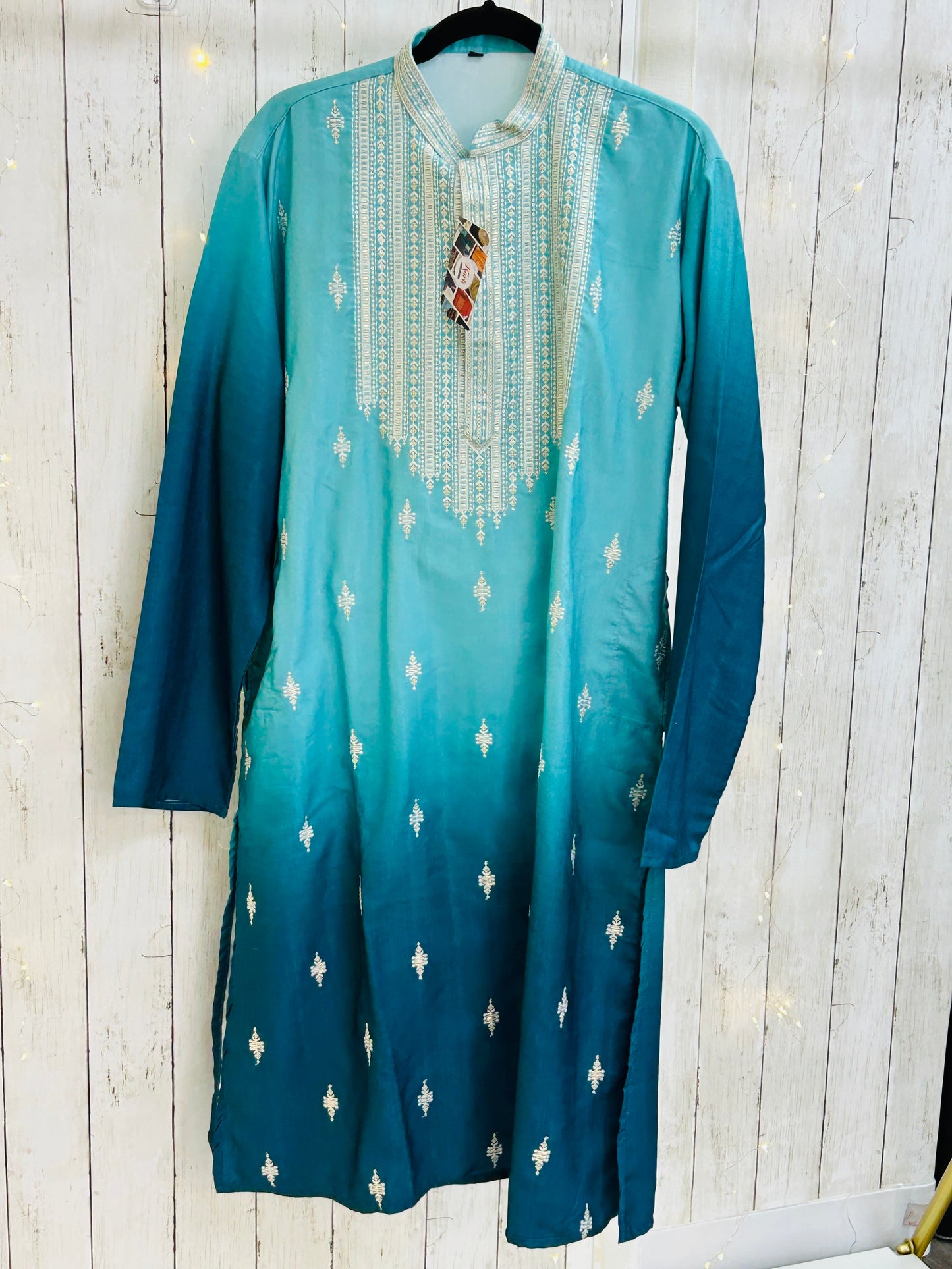 Embroidered kurta set for men