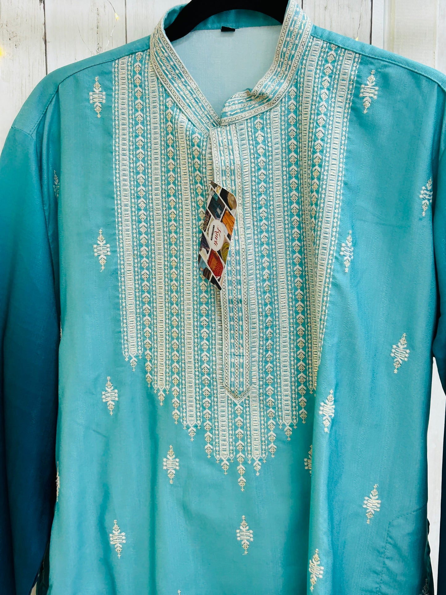 Embroidered kurta set for men