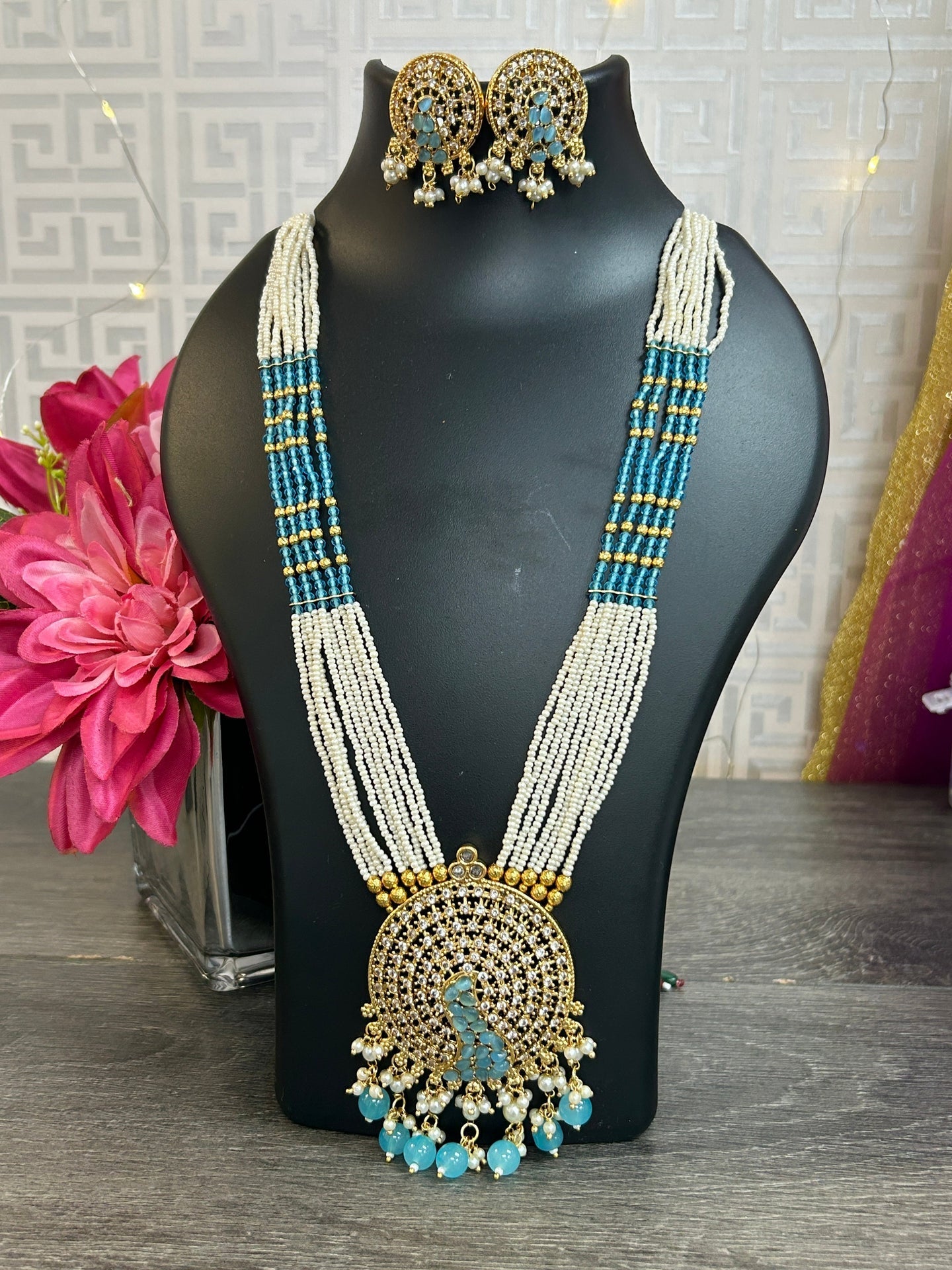 Light blue necklace set