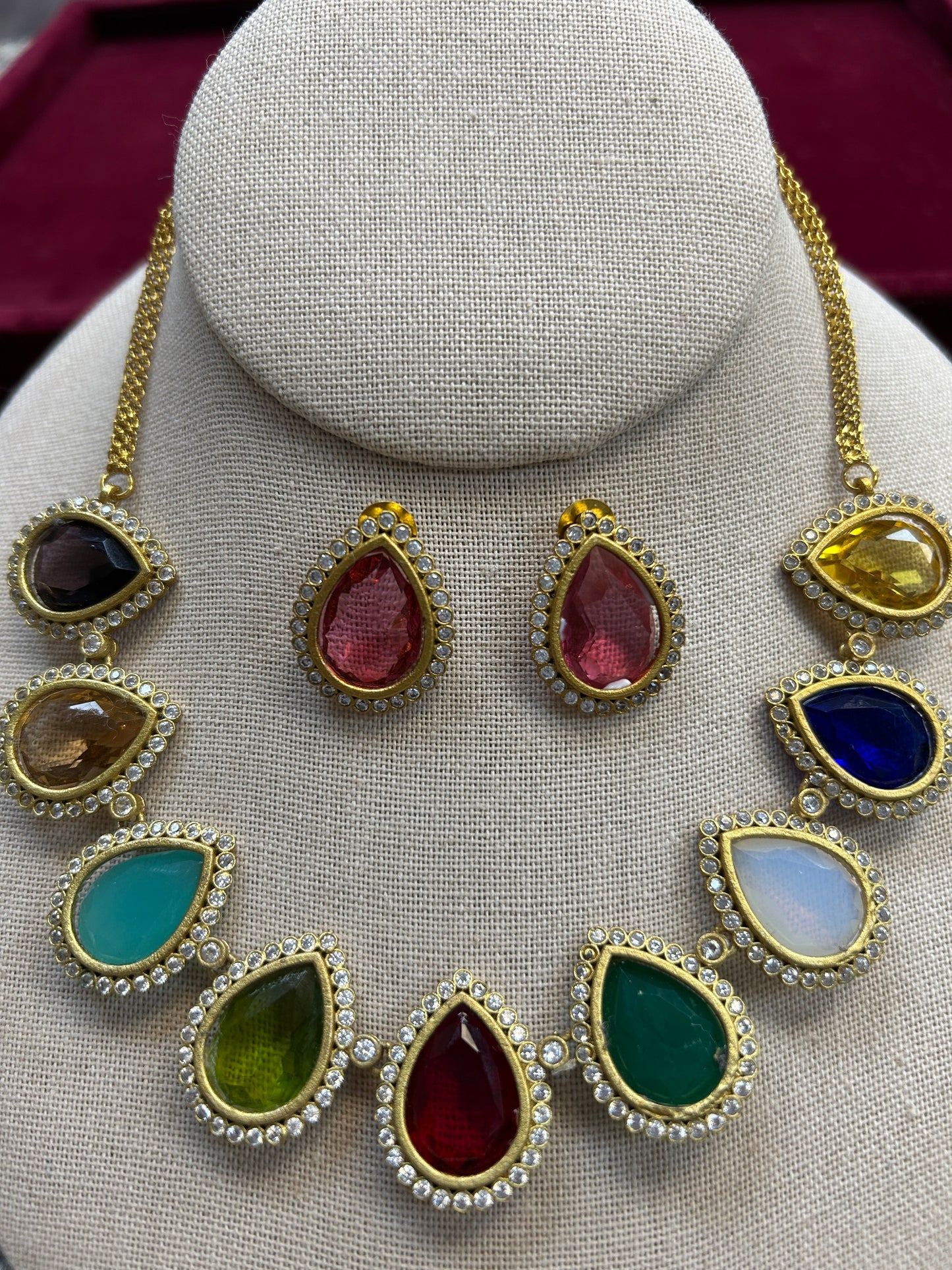 Multi color stone necklace set